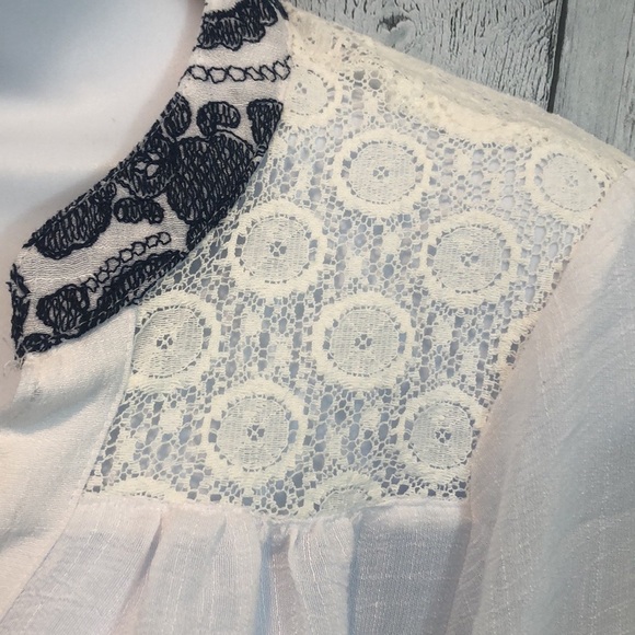 Figueroa & Flower White/Navy Blue Stitching Tunic Small - Picture 2 of 13